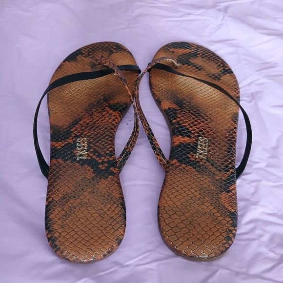 Tkees womens size 7 rust brown and black snake print sandals - Picture 2 of 4